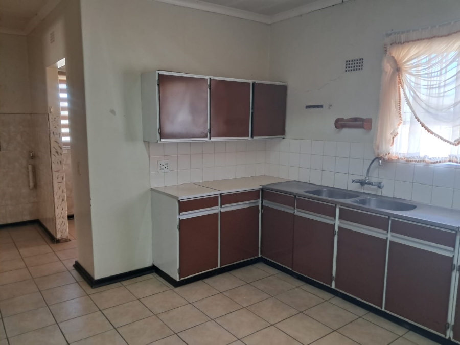 5 Bedroom Property for Sale in Flamingo Park Free State